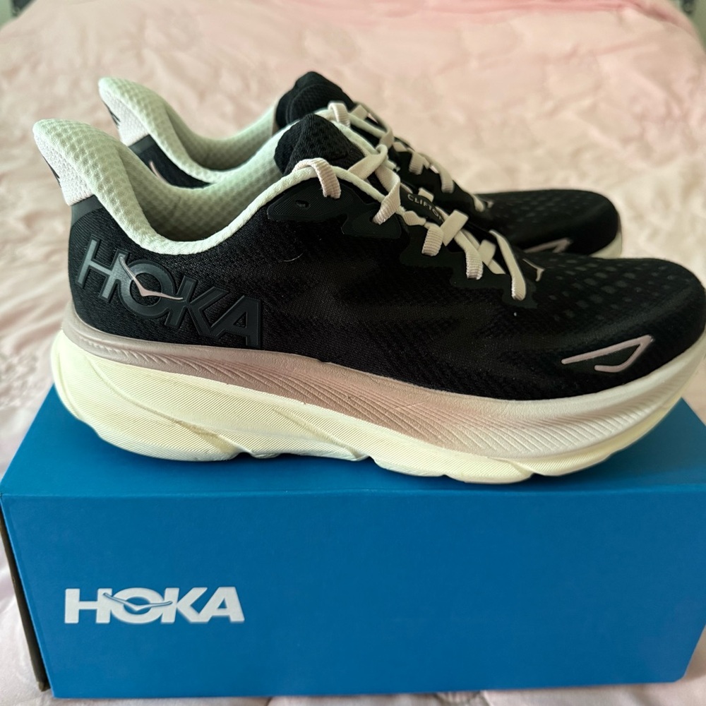 HOKA Women's Clifton 9 Running Shoes Size 8.